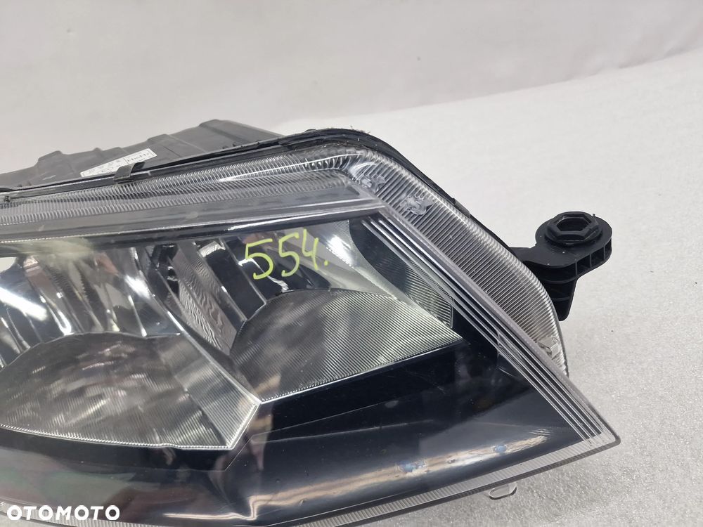 SKODA OCTAVIA 3 III 5E0 12- PRAWA ZWYKŁA LAMPA PRZEDNIA PRZÓD , NR AUKCJI LA554 - 3