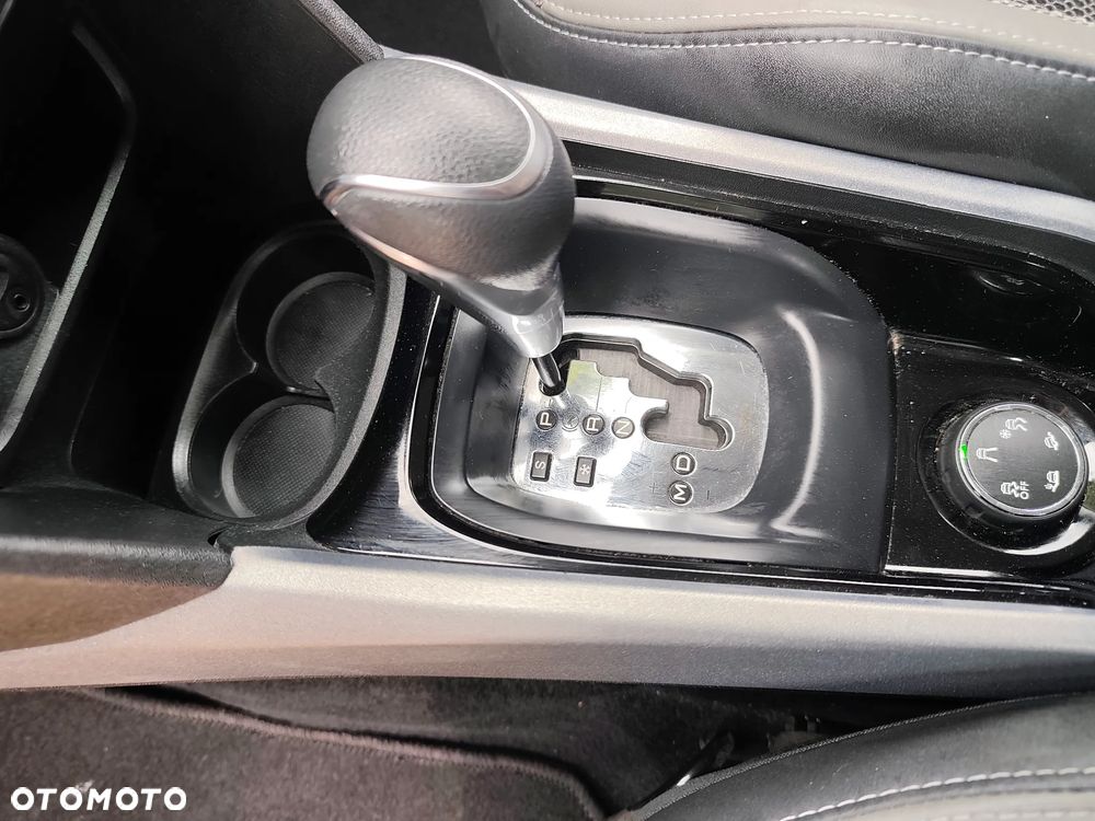 Peugeot 2008 PureTech 110 GPF Stop&Start EAT6 Allure - 15