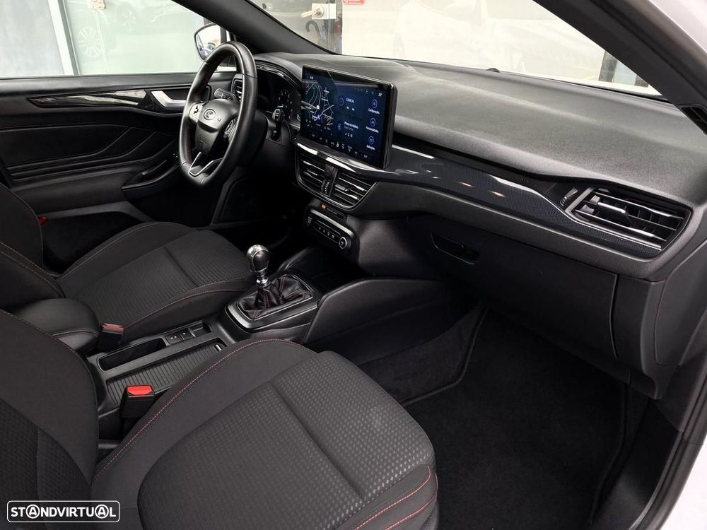 Ford Focus 1.0 EcoBoost MHEV ST-Line - 11