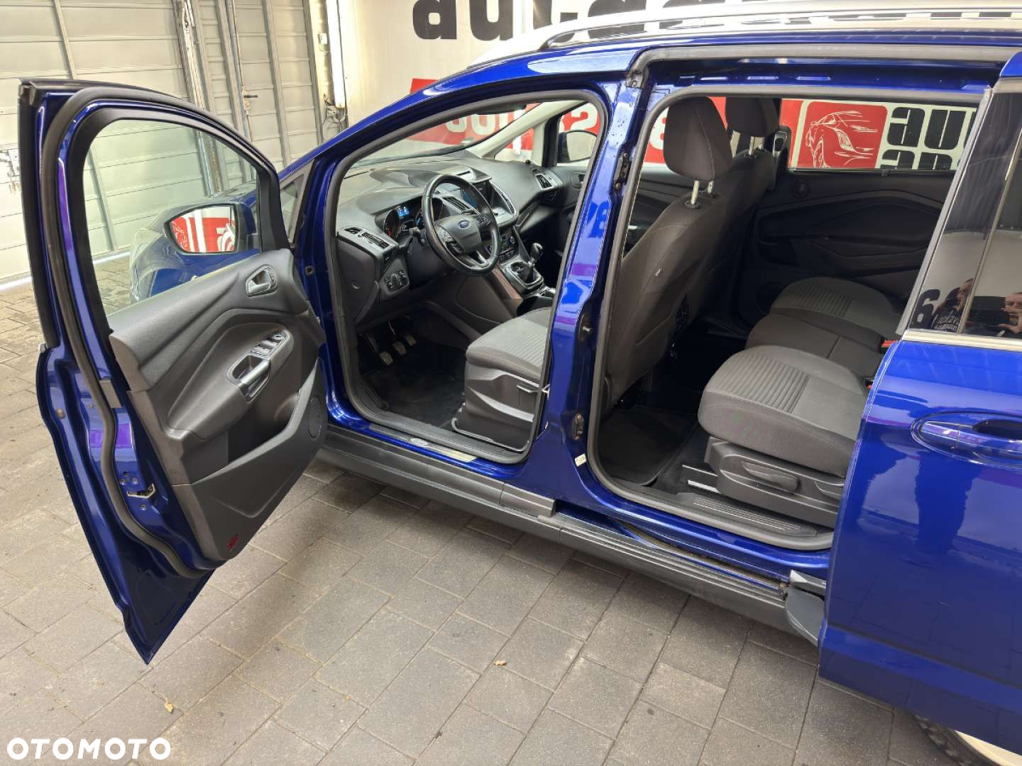 Ford Grand C-MAX - 32