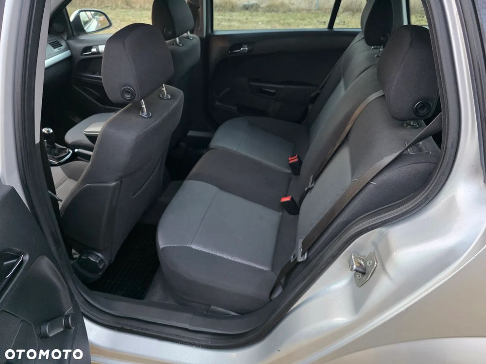 Opel Astra 1.7 CDTI DPF 150 Jahre - 18