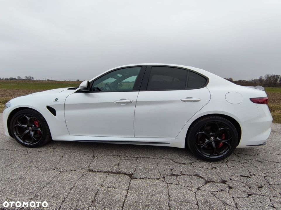 Alfa Romeo Giulia 2.9 V6 Bi-Turbo AT8 Quadrifoglio - 23