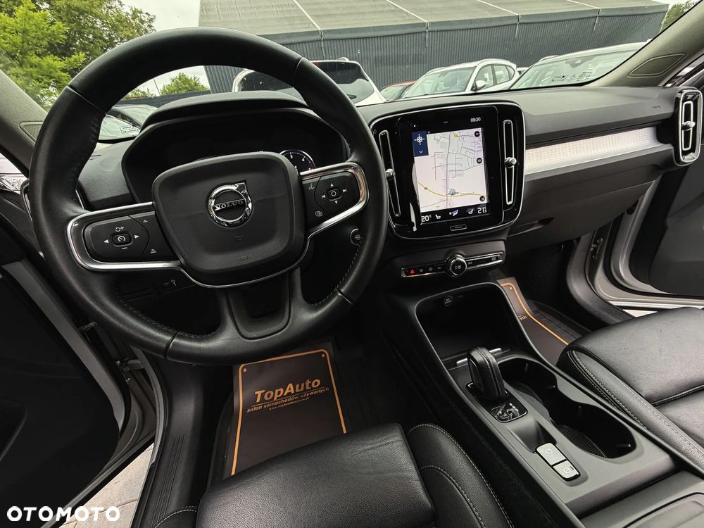 Volvo XC 40 D4 SCR AWD Momentum - 24