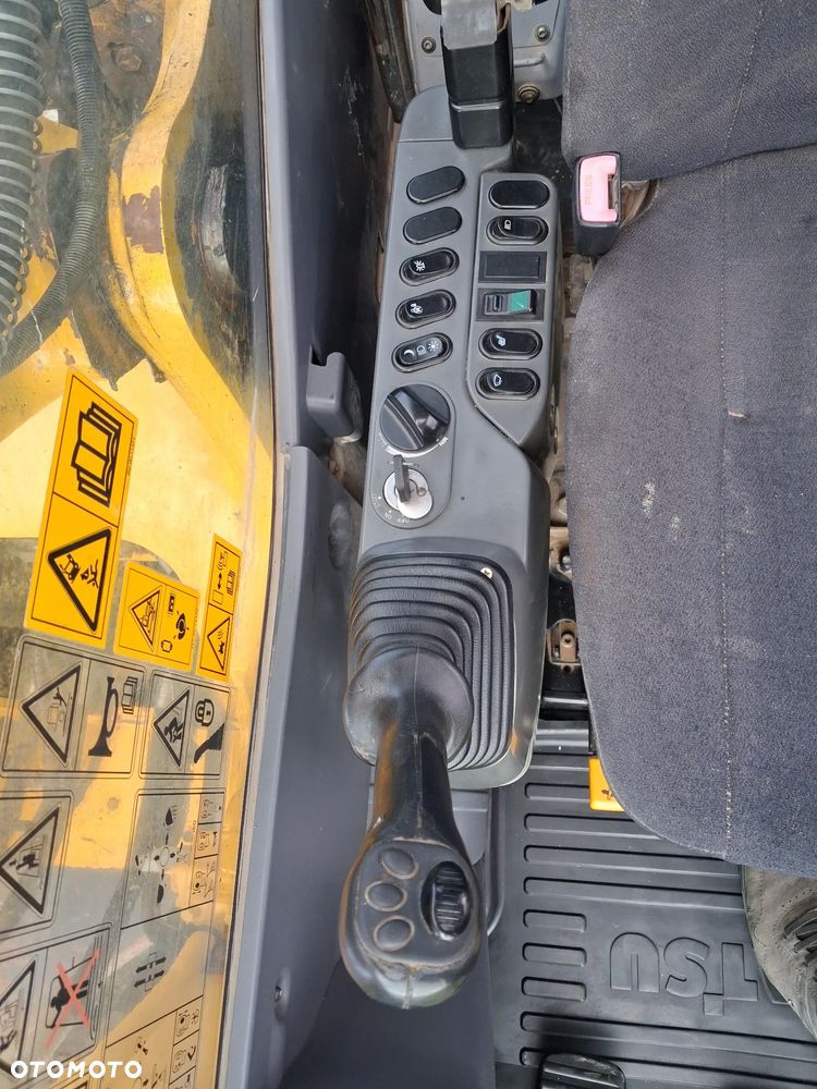 Komatsu PC210LC-8 - 12