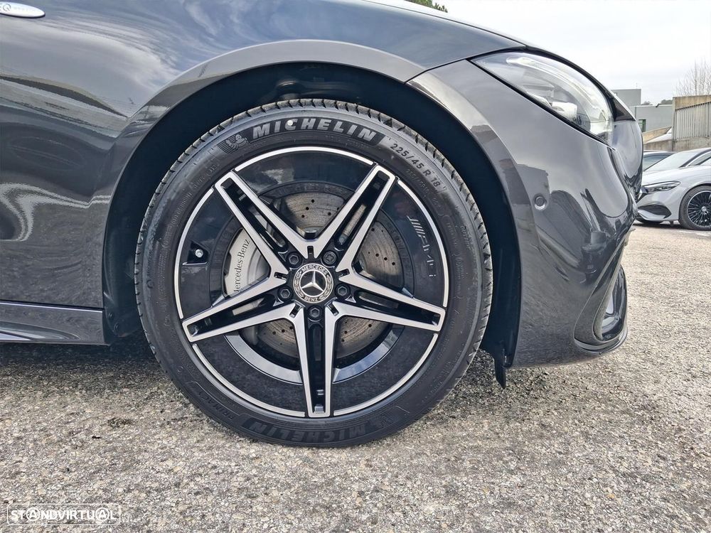 Mercedes-Benz C 300 2026 photo 4