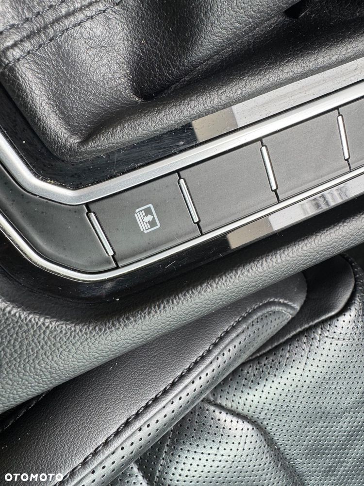 Volkswagen Passat 2.0 TDI SCR DSG Highline - 30