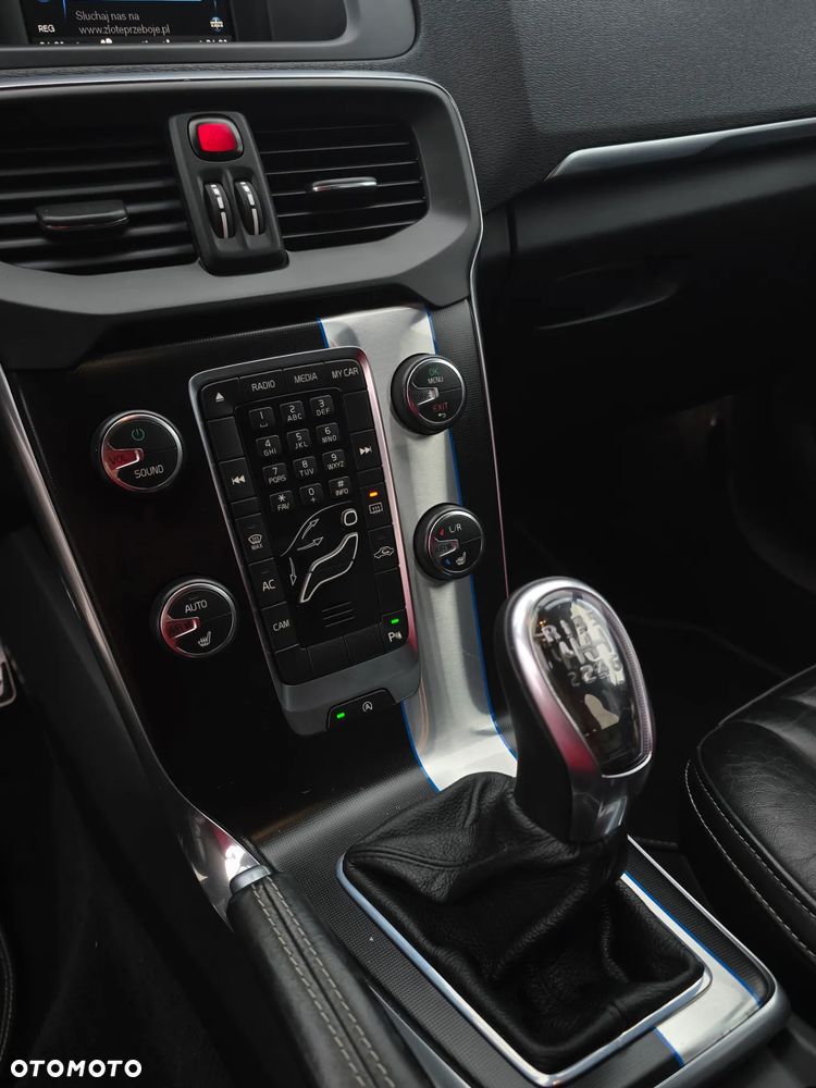 Volvo V40 D2 R Design - 24