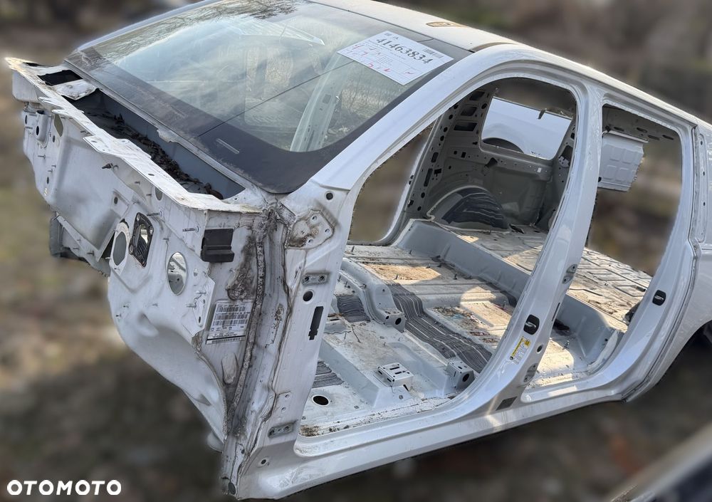 O3 CADILLAC ESCALADE IV 2014 - ĆWIARTKA LEWA PRZÓD SŁUPEK PRÓG PODŁOGA