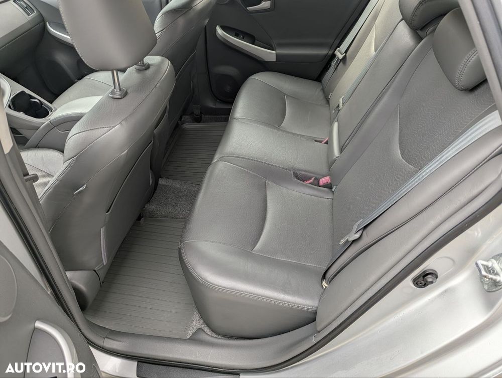Toyota Prius (Hybrid) Executive - 5