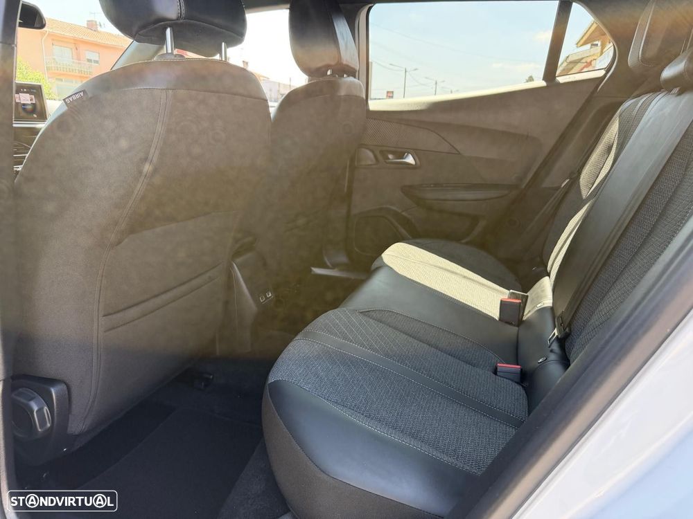 Peugeot 2008 1.2 Hybrid Allure e-DCS6 - 11