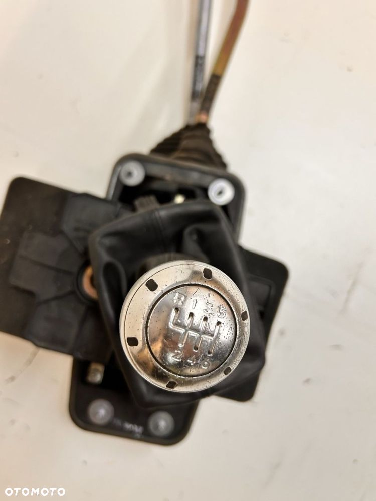 Lewarek gałka mieszek wybierak 6B manual Audi A6 C6 4F0 711 406 - 4