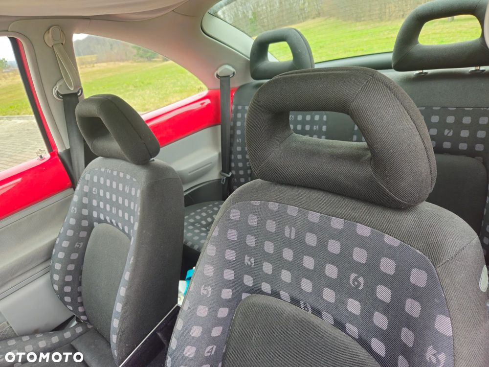 Volkswagen New Beetle - 17