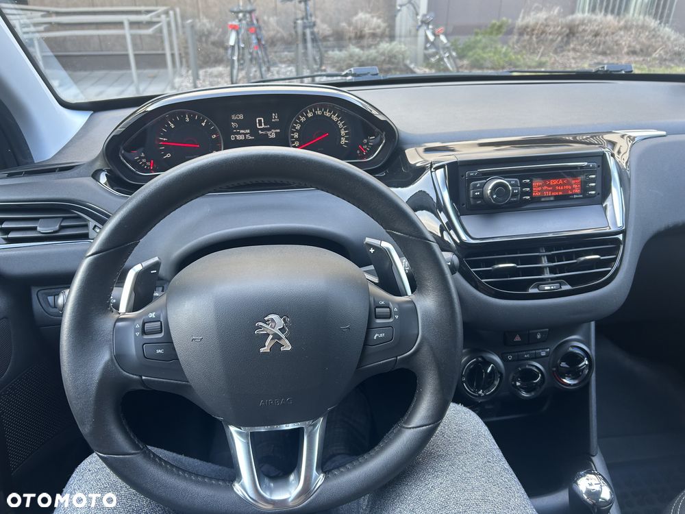 Peugeot 208 - 22