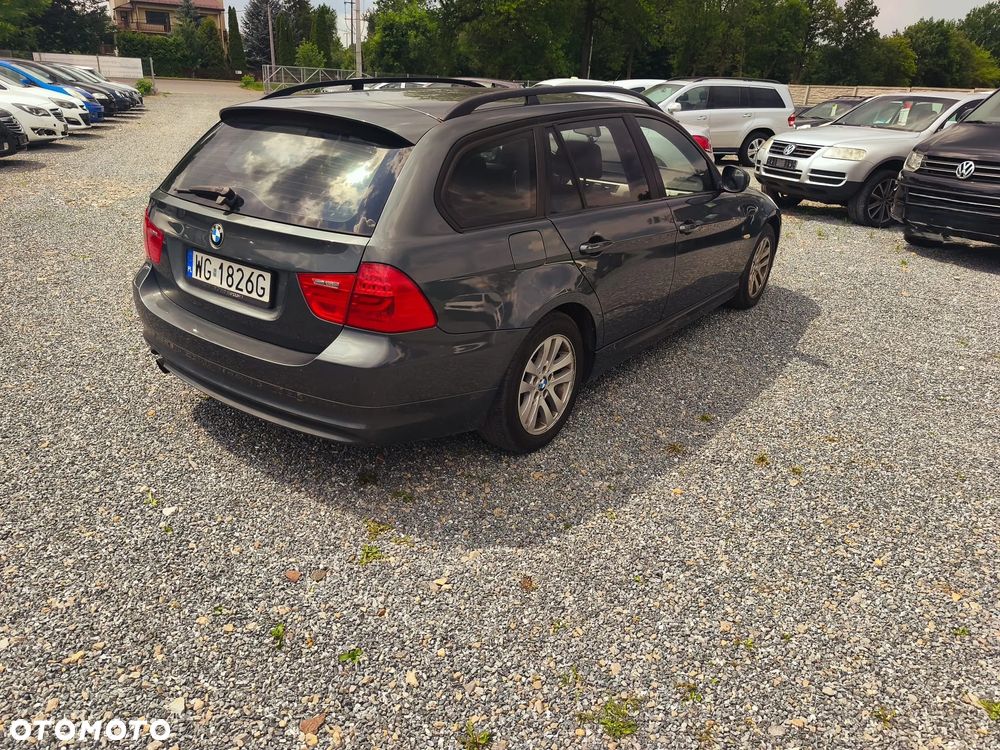 BMW Seria 3 318i - 9