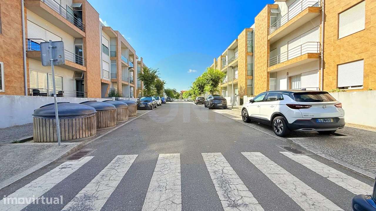 ApartamentoT2 em Árvore Excelentes Áreas Garagem Fechada para 2 Carros - Grande imagem: 3/24