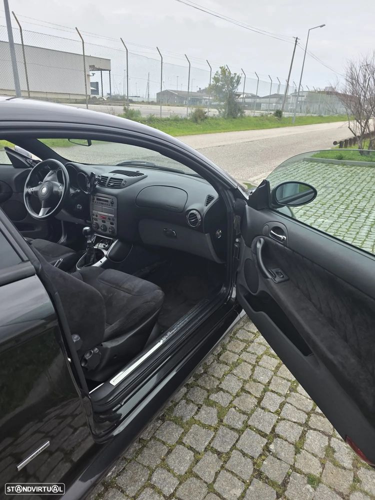 Alfa Romeo GT 1.9 JTD M-JET - 11