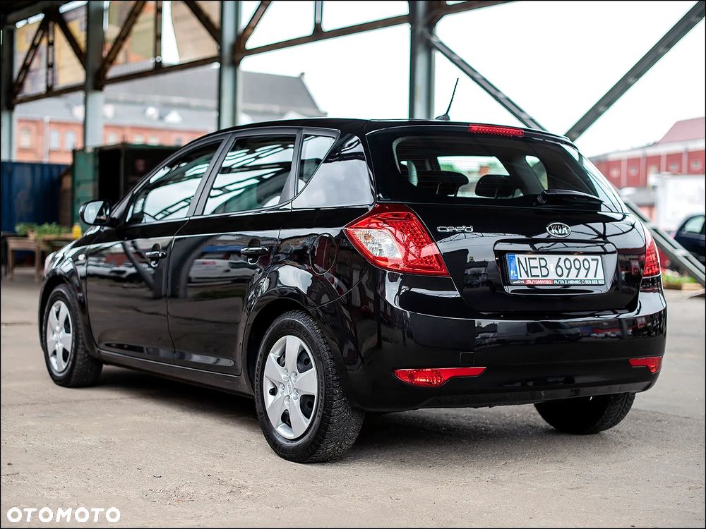 Kia Ceed - 8