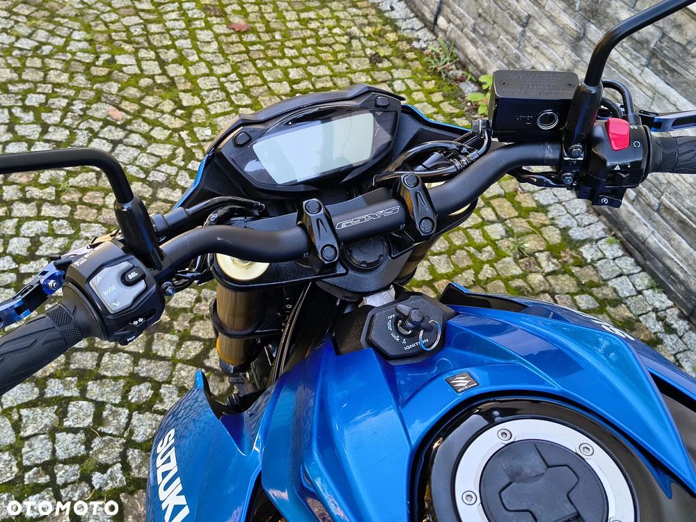 Suzuki GSX - 21