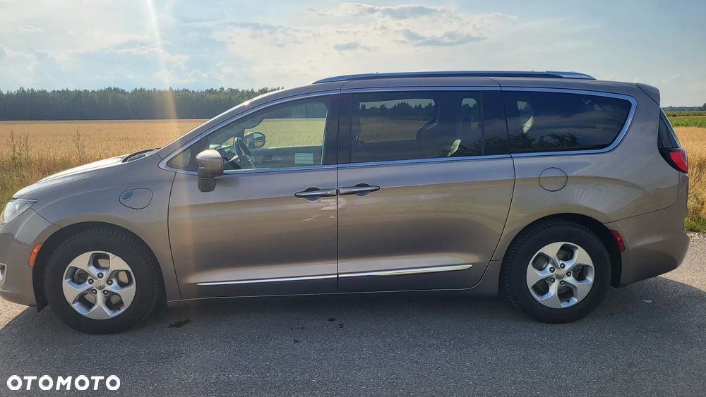 Chrysler Pacifica - 4