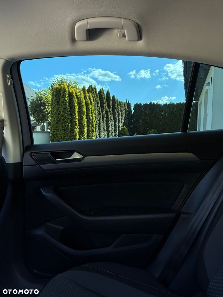 Volkswagen Passat 2.0 TDI BMT Trendline - 19