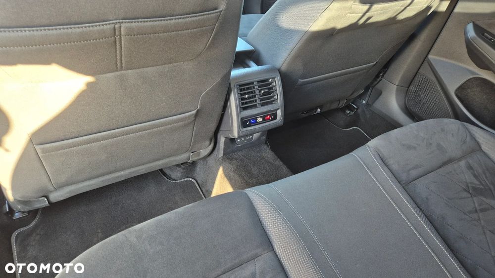 Volkswagen Golf 1.5 eTSI OPF DSG Style - 12