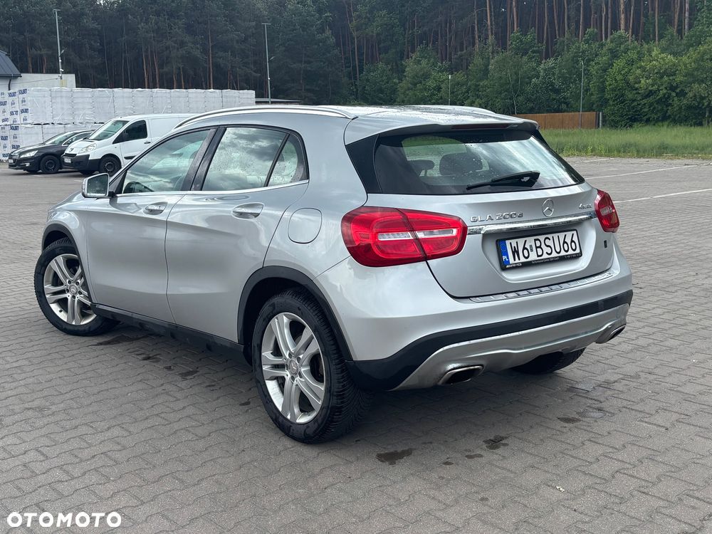 Mercedes-Benz GLA 200 d 4-Matic - 4