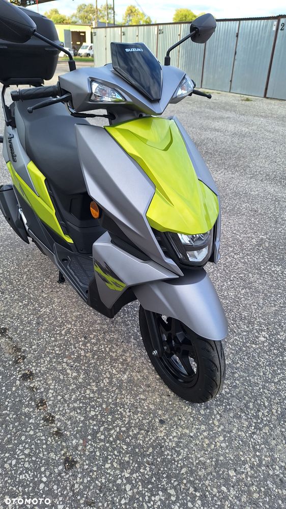Suzuki Avenis - 19
