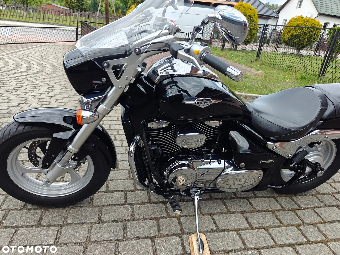 Suzuki Intruder - 12