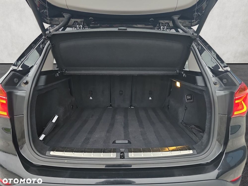 BMW X1 sDrive18i xLine - 33