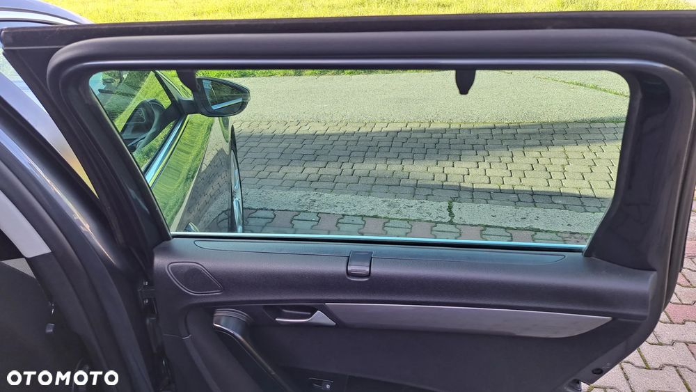 Volkswagen Passat 2.0 TDI DPF DSG Individual Chrom - 23