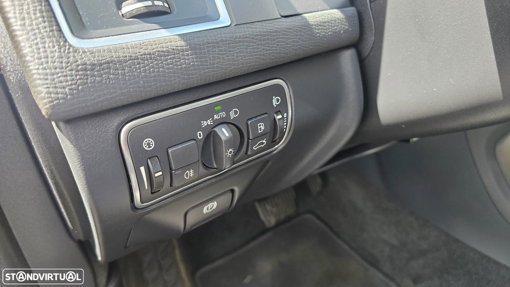 Volvo XC 60 2.0 D4 Momentum Geartronic - 25
