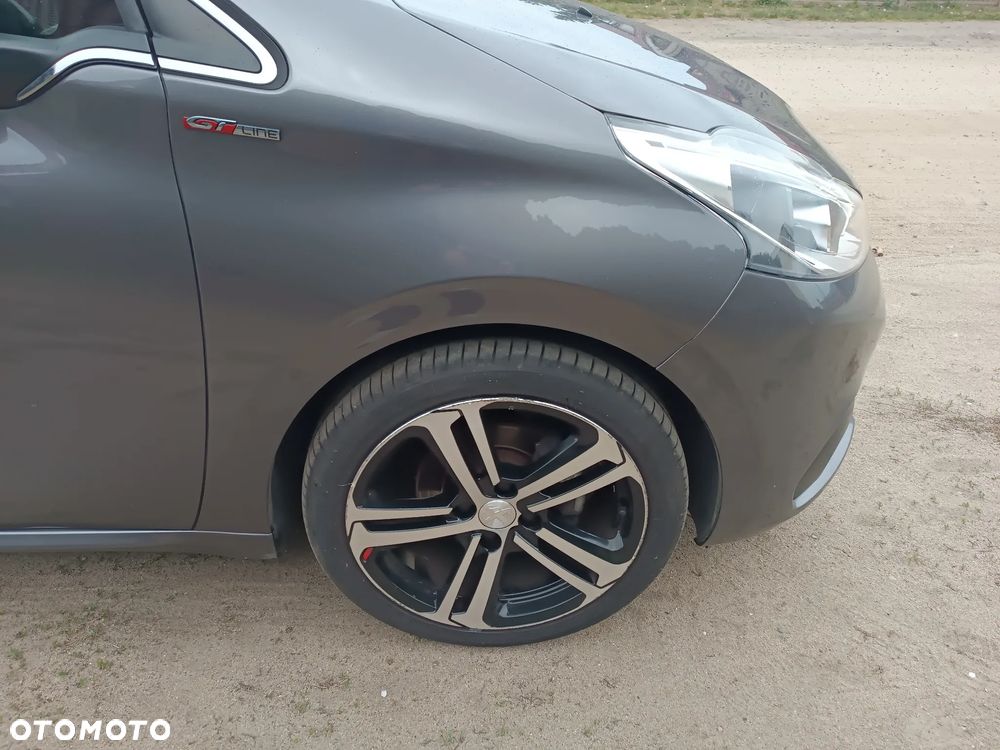 Peugeot 208 - 11