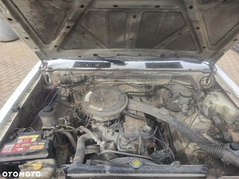 Nissan Pickup - 4