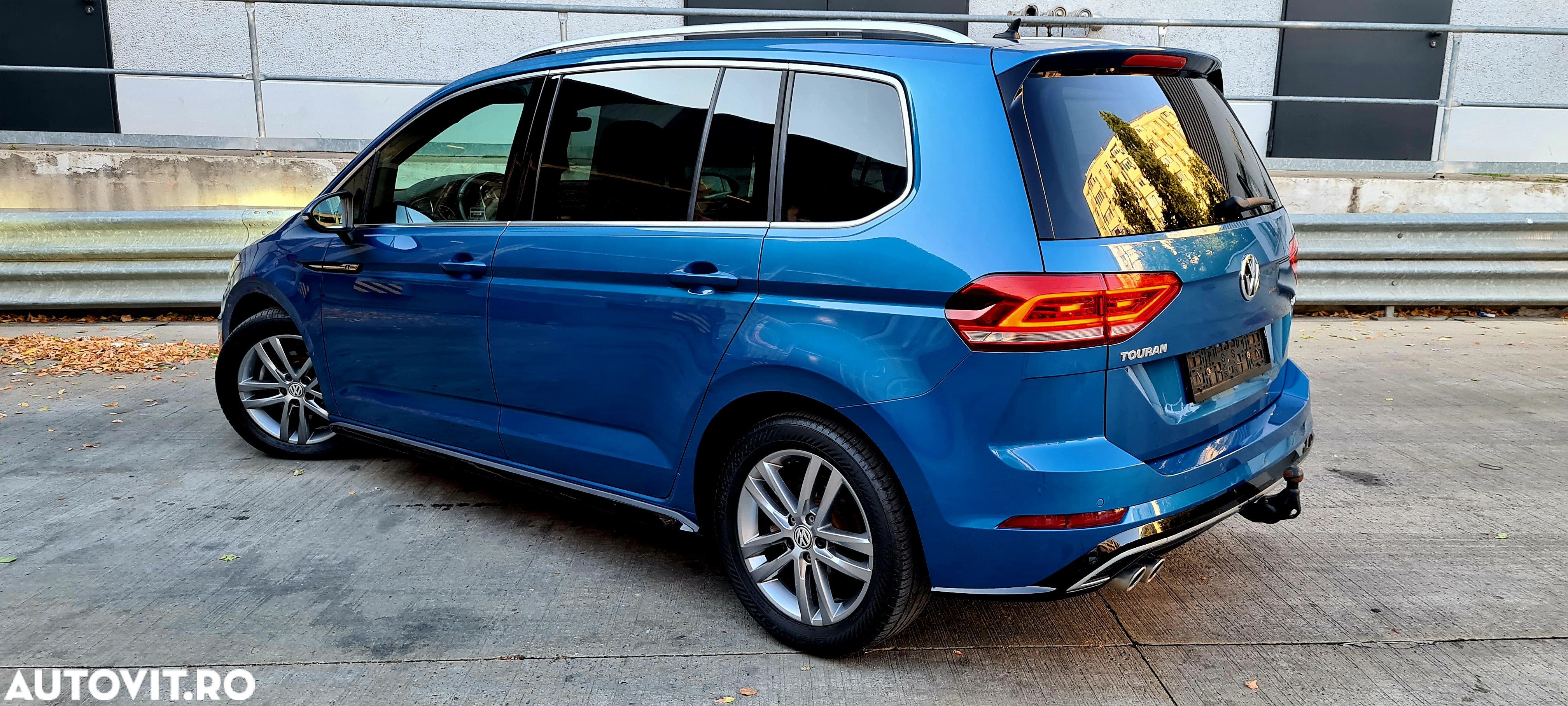 Volkswagen Touran - 10