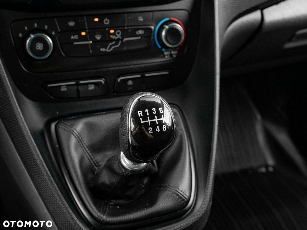 Ford Transit Connect - 19