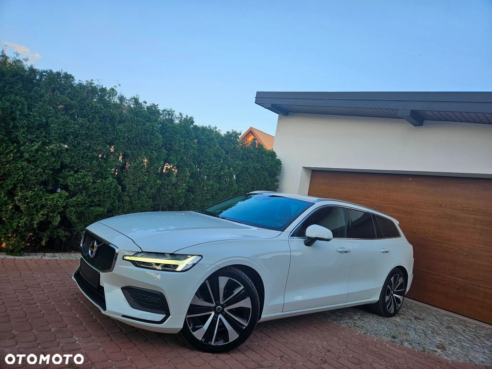 Volvo V60 T4 Momentum Pro - 1