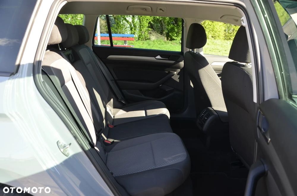 Volkswagen Passat - 37