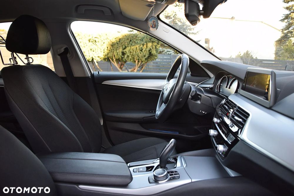 BMW Seria 5 518d - 12