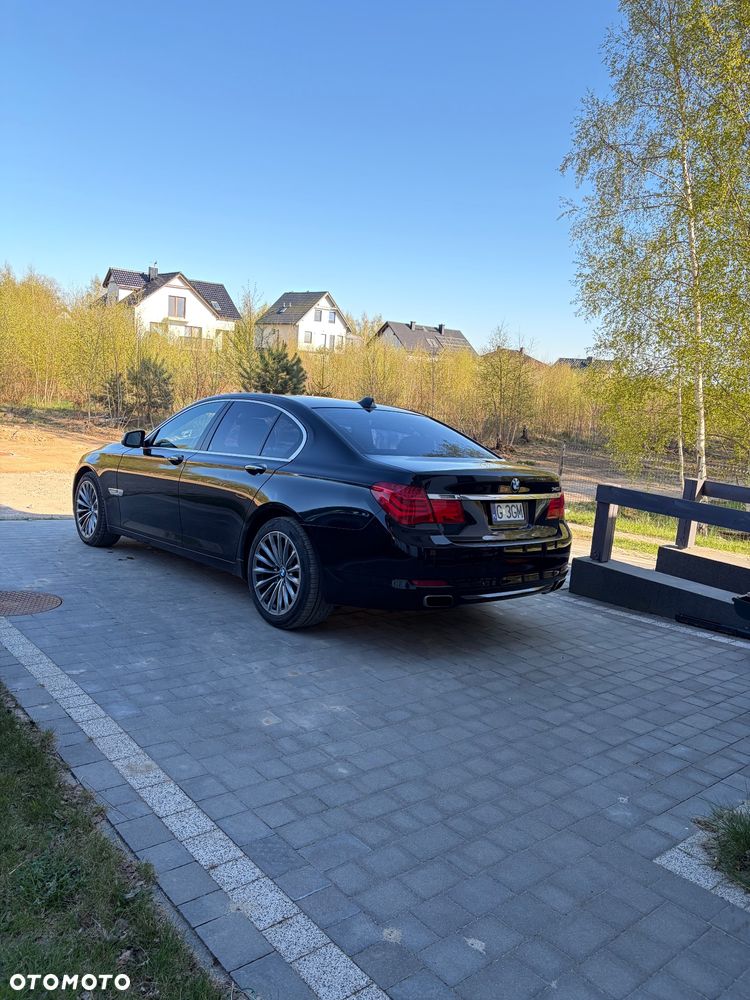 BMW Seria 7 740i - 4