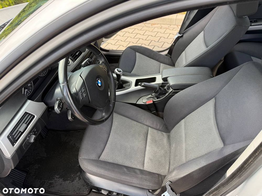 BMW Seria 3 320i - 15