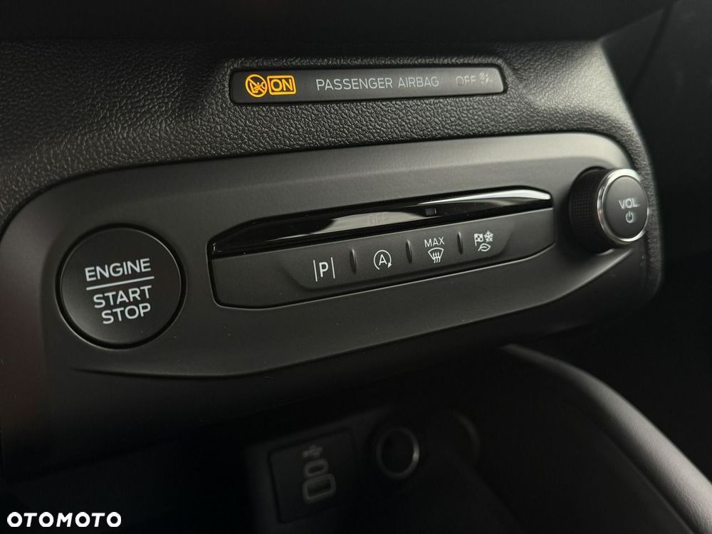 Ford Focus 1.0 EcoBoost Hybrid TITANIUM EDITION - 36