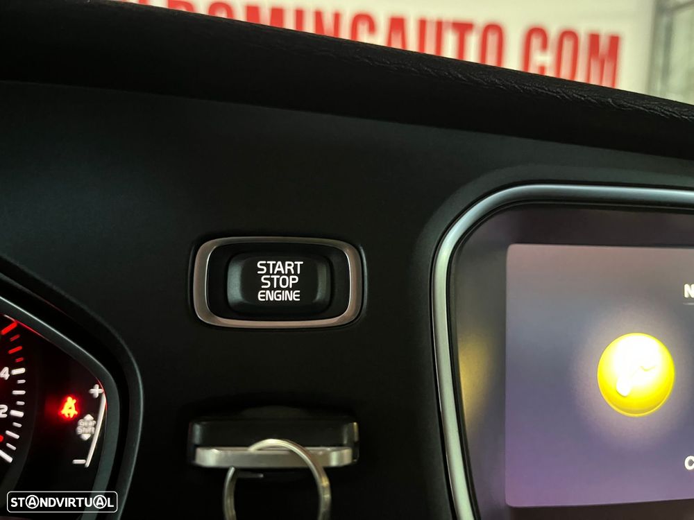 Volvo V40 2.0 D3 Momentum - 19