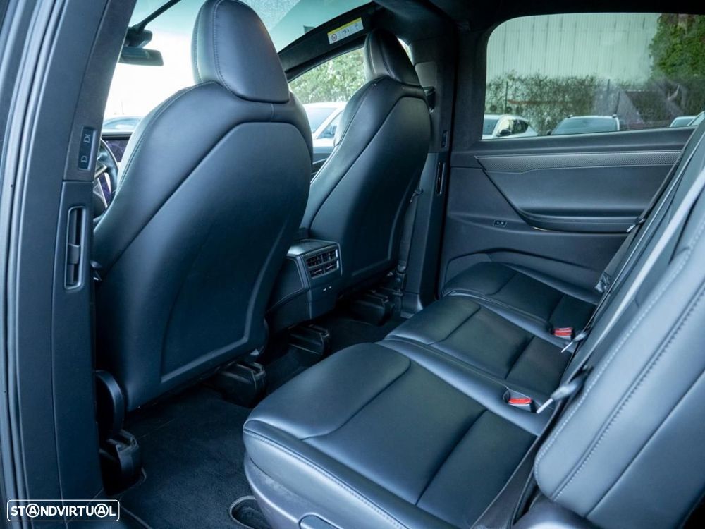Tesla Model X - 27
