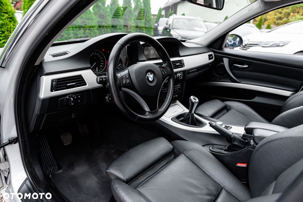 BMW Seria 3 330xi - 18
