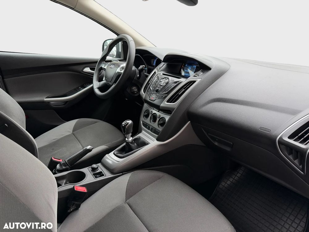 Ford Focus 1.6 TDCI DPF Ambiente - 9