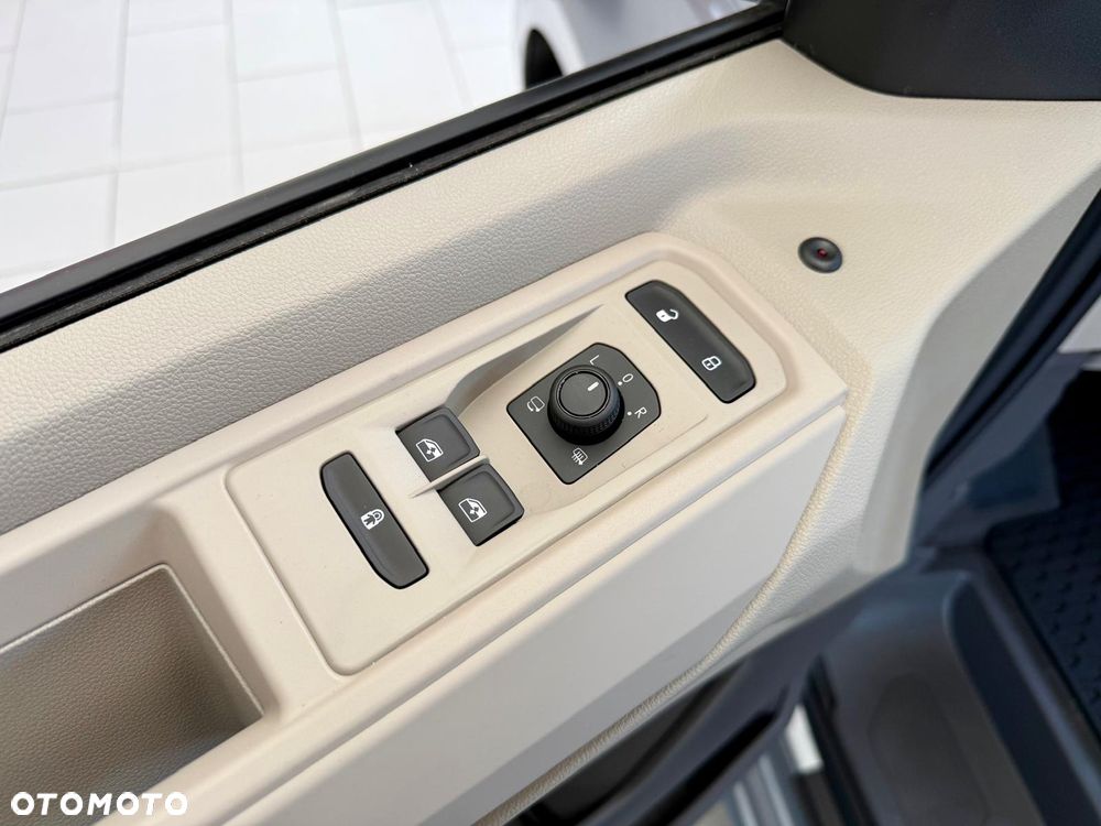 Volkswagen Multivan - 19