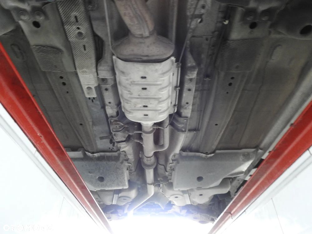 Land Rover Discovery Sport TD4 HSE - 34