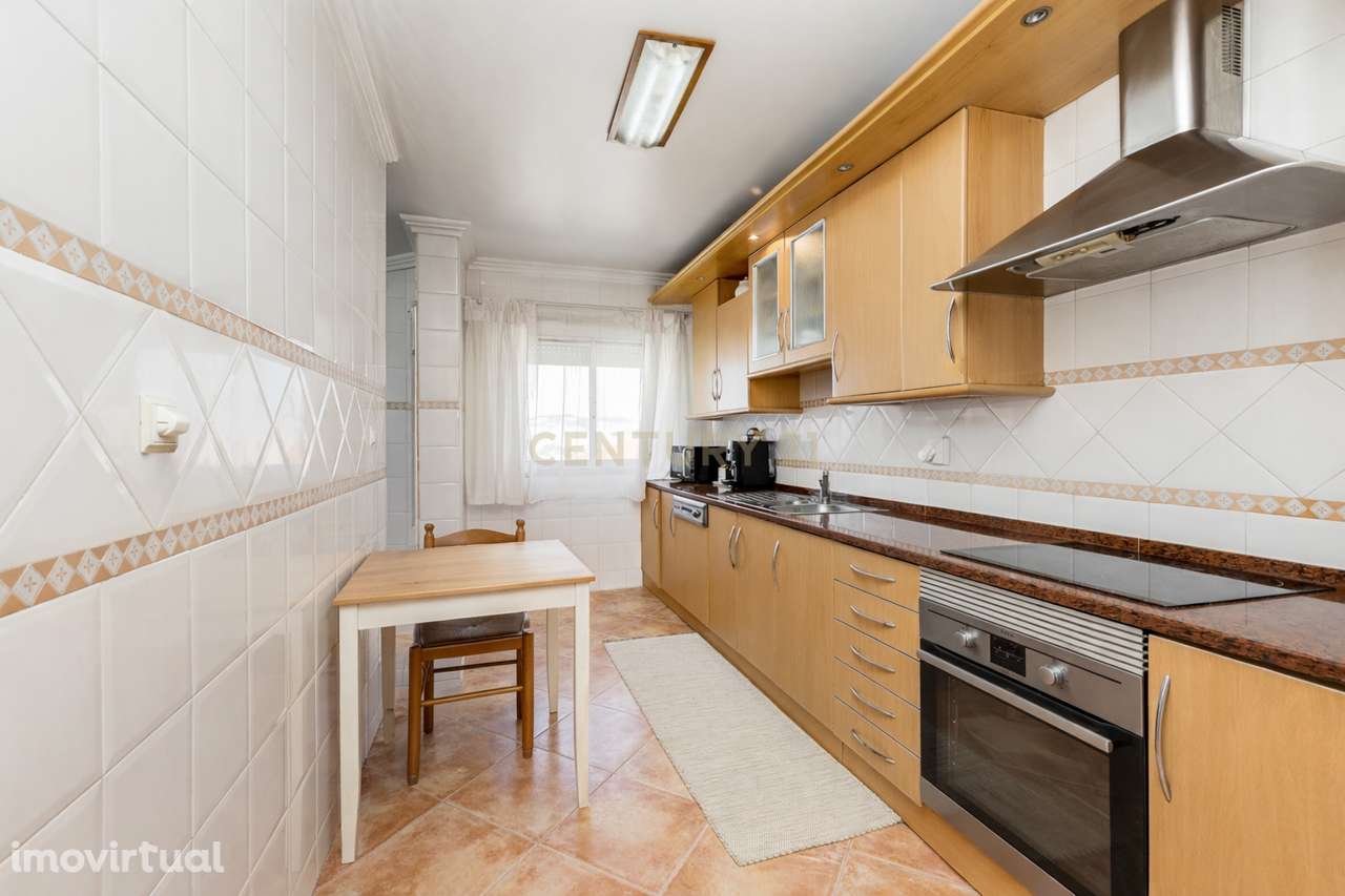 T3 153 m² com varanda | Garagem + 1 lugar de estacionamento | Lumiar | - Grande imagem: 3/33