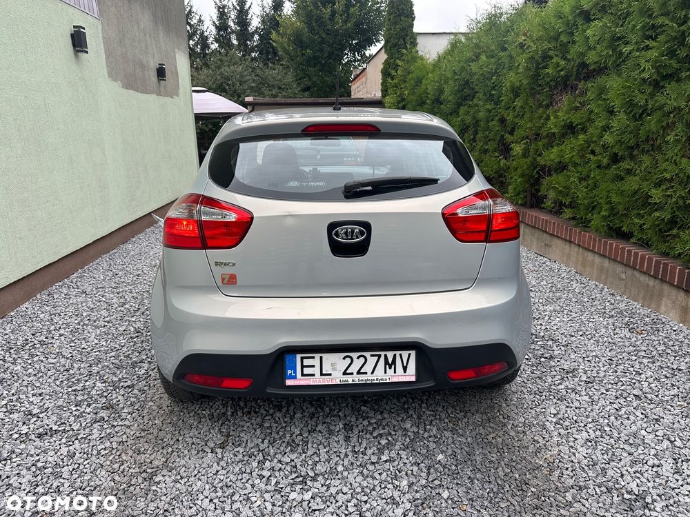 Kia Rio - 4