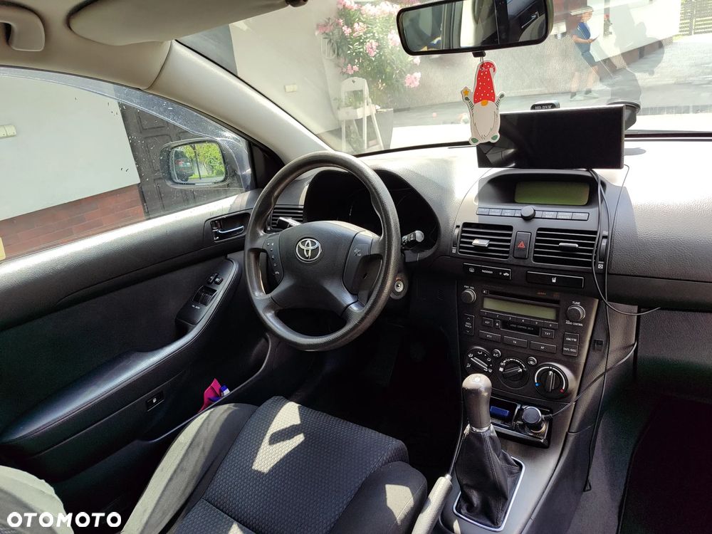 Toyota Avensis 1.6 VVT-i Terra - 11